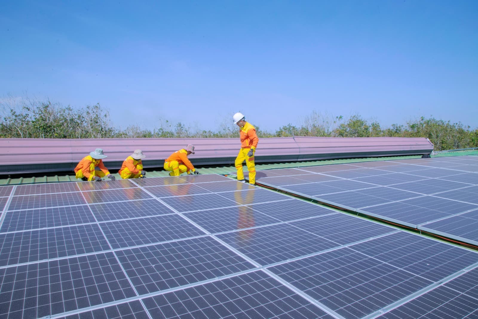 7 Incredible Ways the Solar Tax Credit for Businesses Maximizes ROI