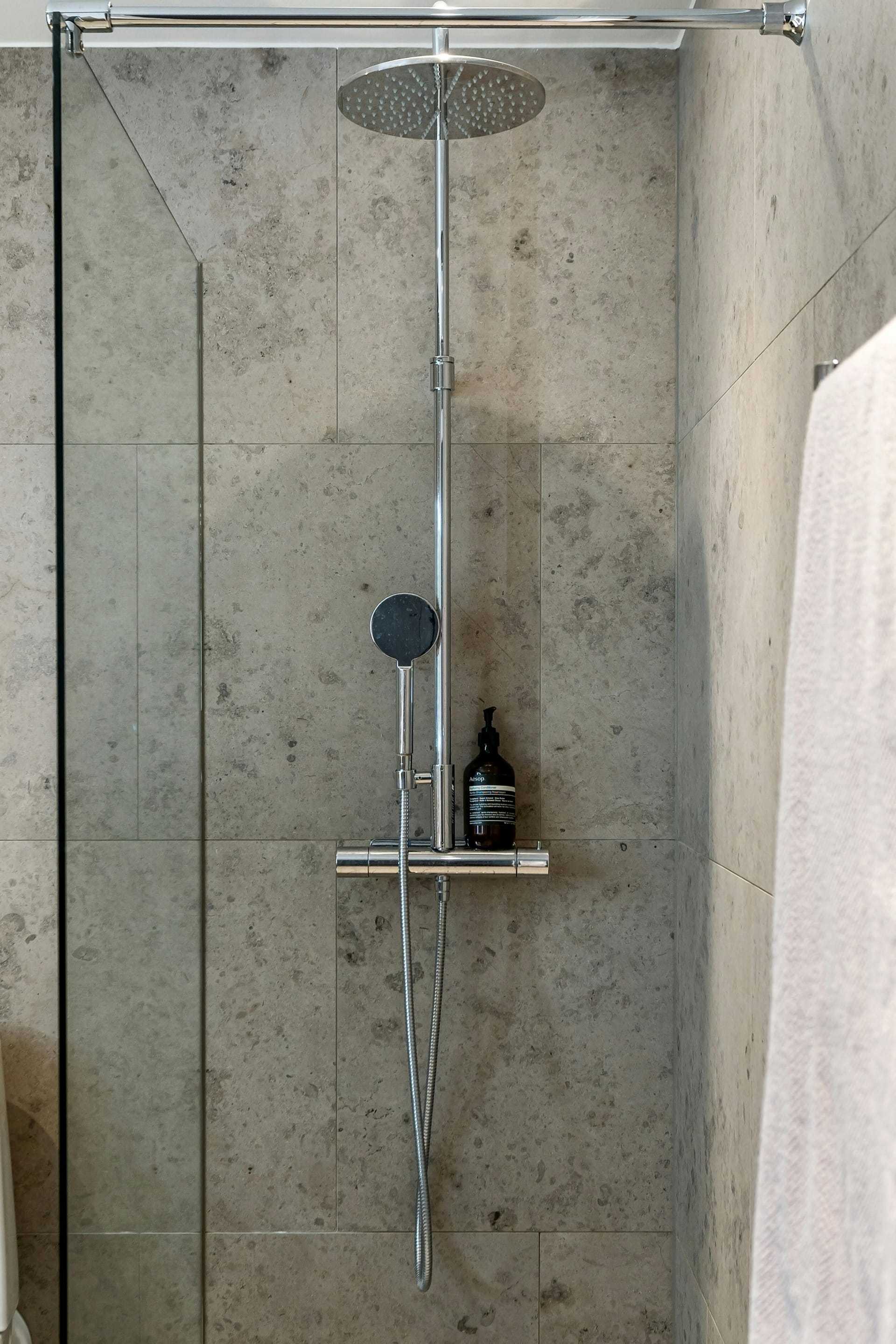 Elegant Showers Stylish Shower Screens for Modern Homes