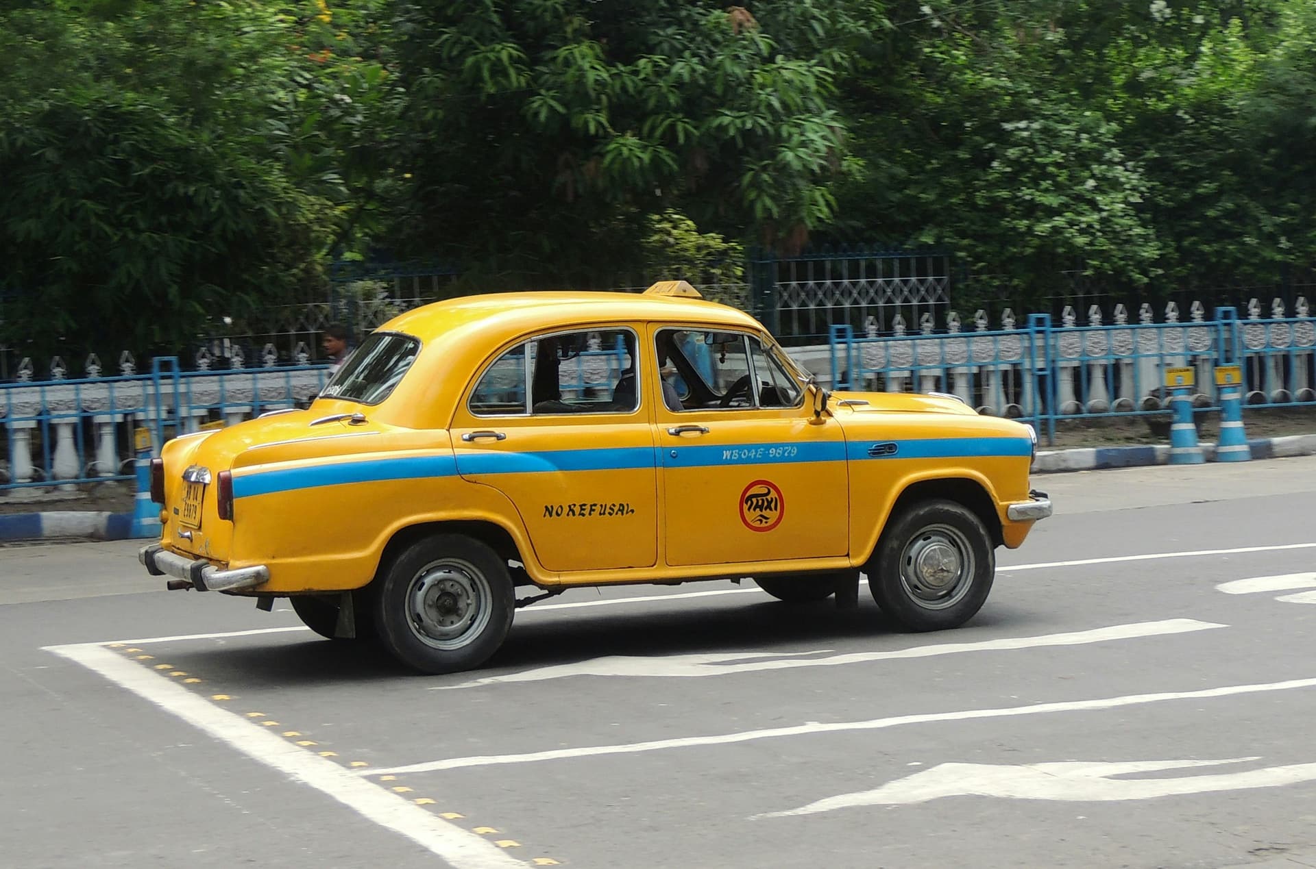 Affordable Taxi Options for Airport Transfers in Surrey
