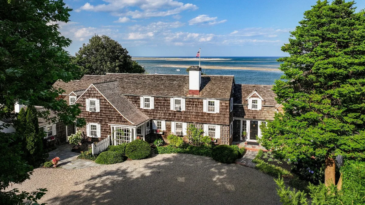 Cape Cod Home Architecture: Balancing Timeless Style and Modern Living