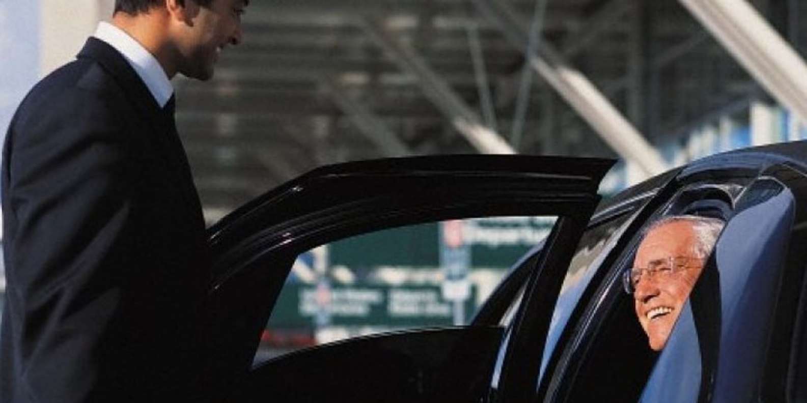 Luxury Limo Service Vancouver to Seattle with Professional Chauffeurs