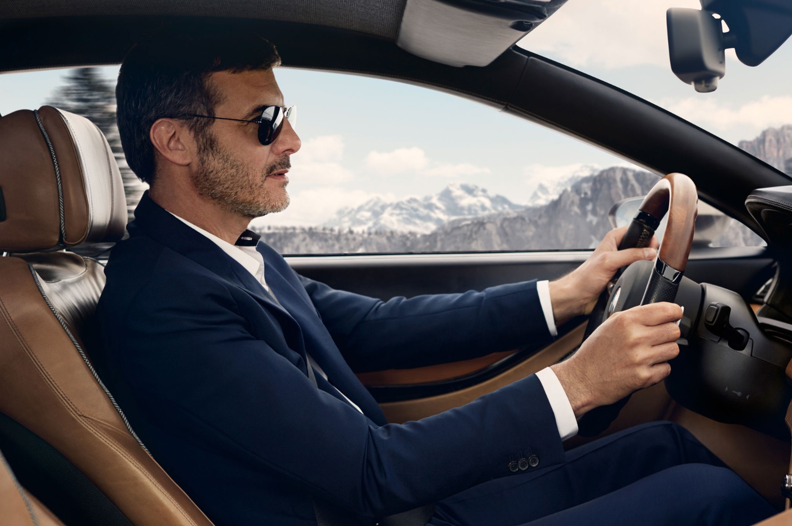 How Vancouver Airport Limo Rates Compare to Other Transportation Options