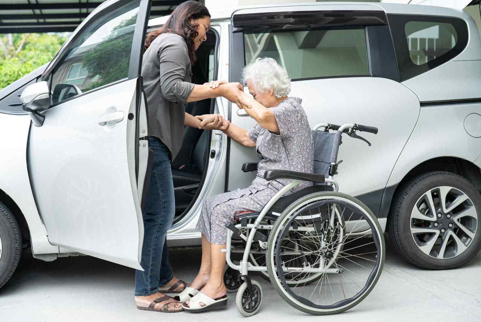 How an elderly care maid supports independent living for seniors