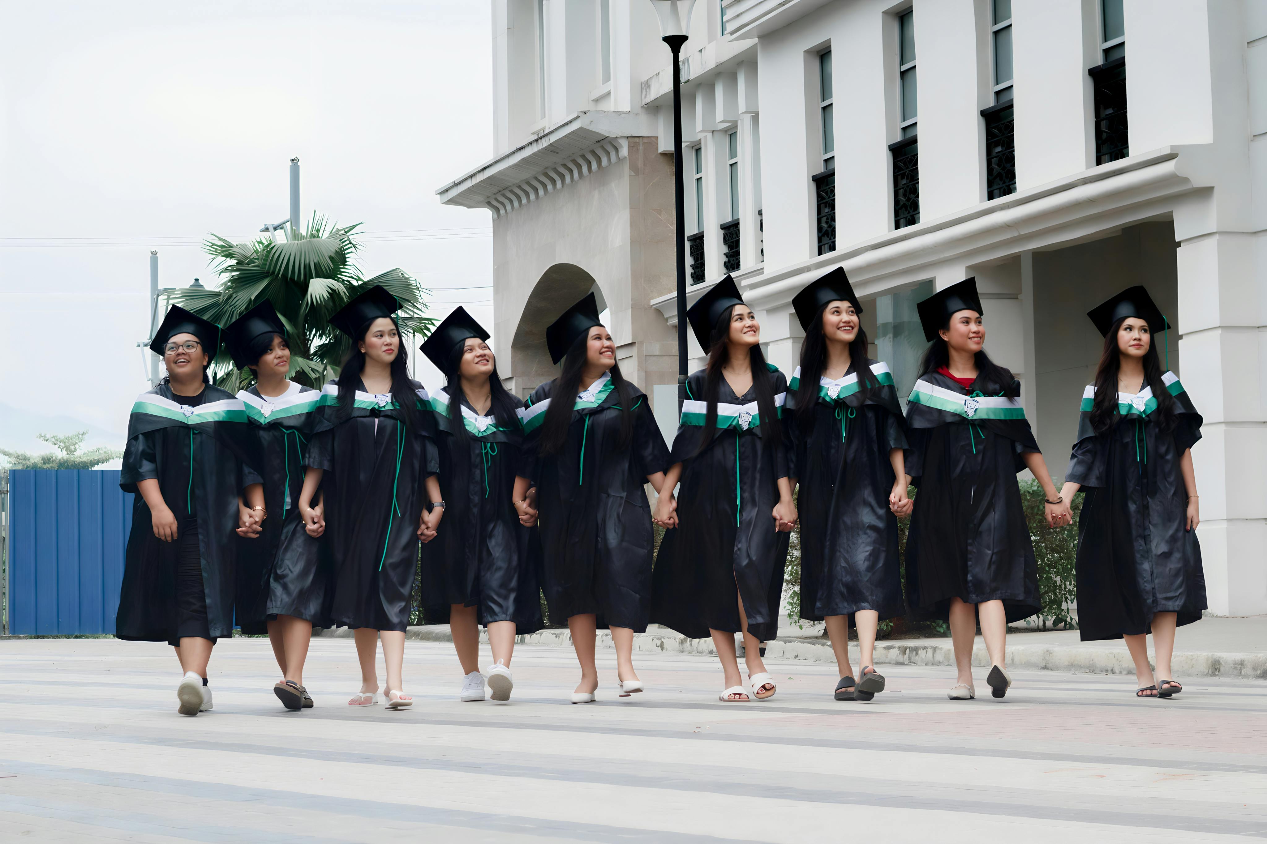 Buy a Fake Diploma: What You Need to Know Before Ordering