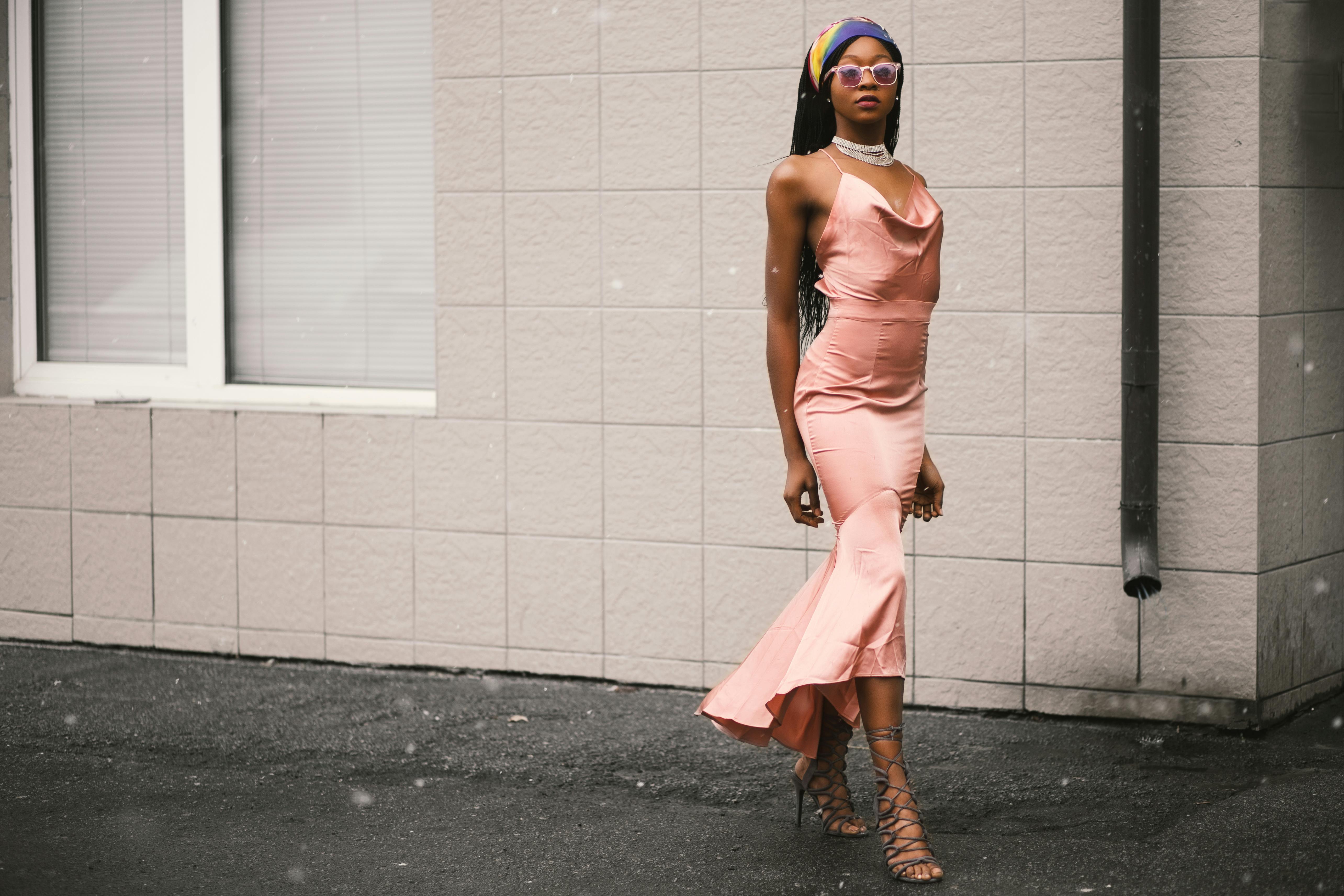 Outfit estivi irresistibili con scollo all'americana