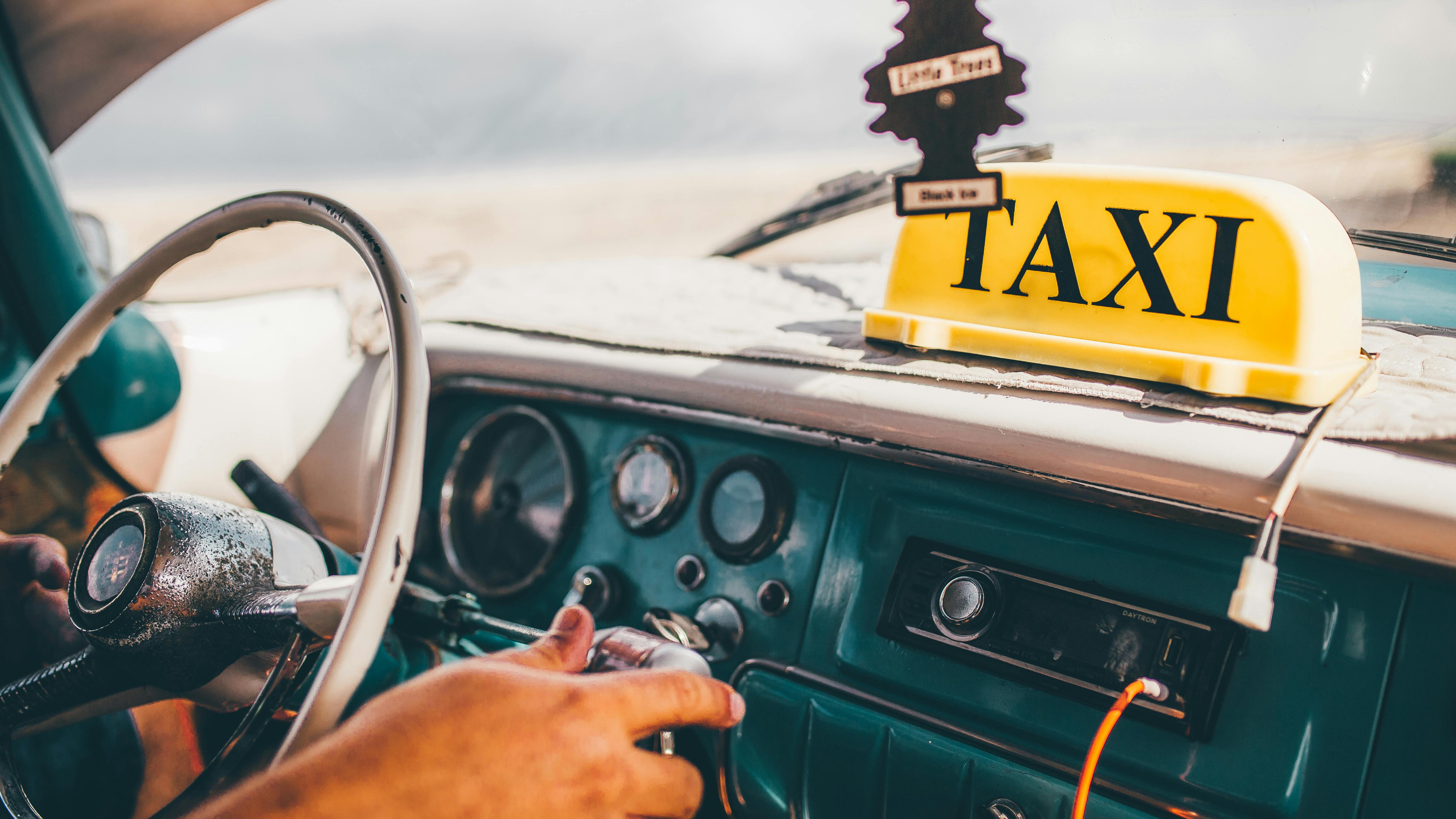 Affordable Taxi Options for Airport Transfers in Surrey